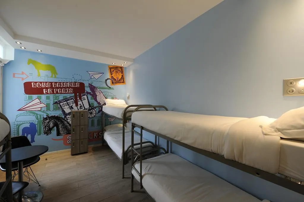Hostel The 3 Ducks Eiffel Tower By Hiphophostels Paris
