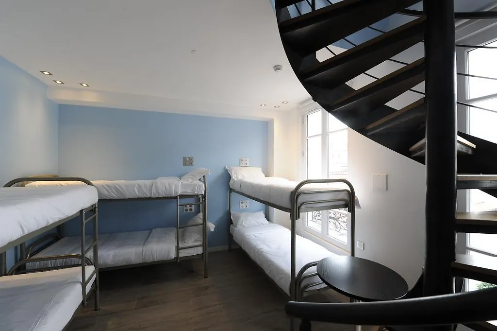 The 3 Ducks Eiffel Tower By Hiphophostels Hostel *