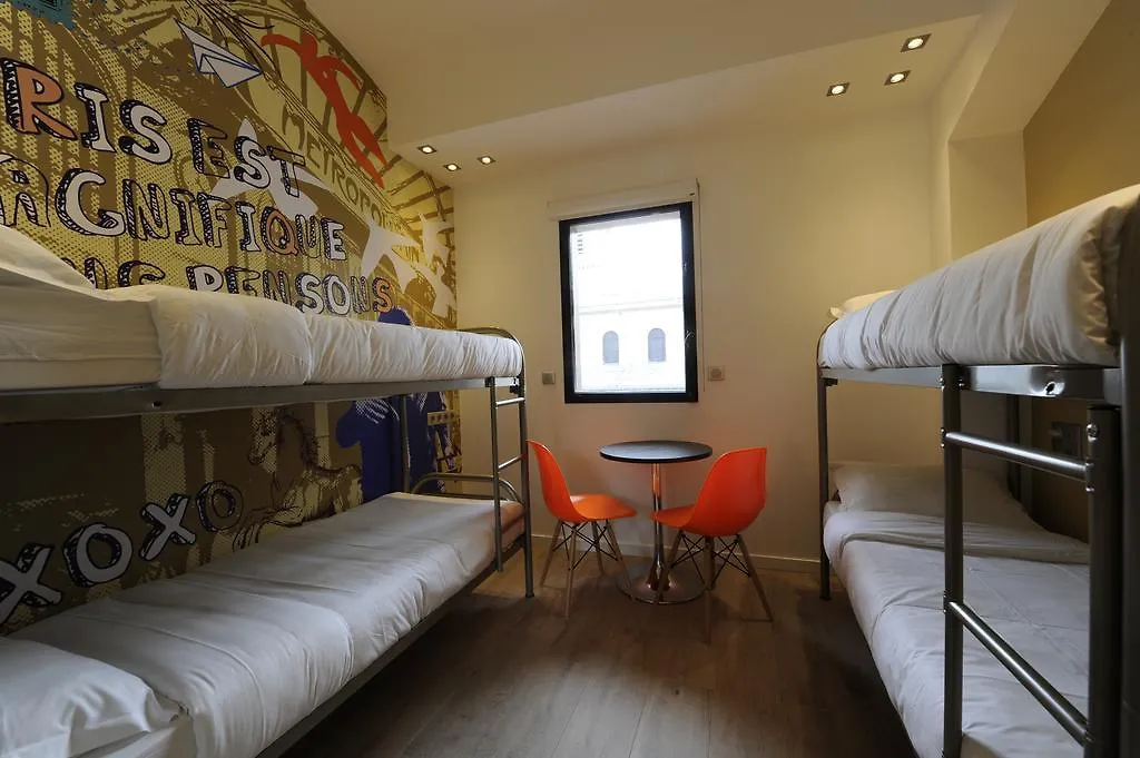 Hostel The 3 Ducks Eiffel Tower By Hiphophostels *